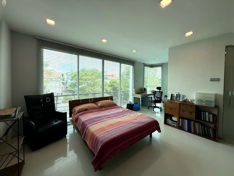 Wareham road, Wareham Road, 8 Bedrooms, 8,400 sqft, Bungalow House For Sale, by David Lim 林伟达, 500180161 - Bedroom - PropertyGuru.com.sg