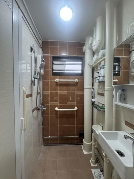 213 Lorong 8 Toa Payoh, 213 Lorong 8 Toa Payoh, Room Rental, 100 sqft, HDB Flat For Rent, by Jeric Leong, 500180168 - Bathroom - PropertyGuru.com.sg