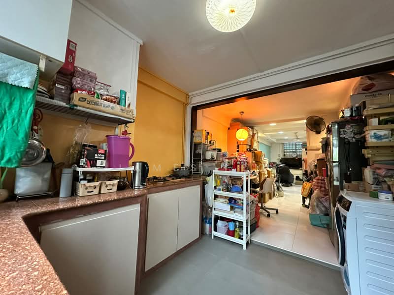 118 Lorong 1 Toa Payoh, 118 Lorong 1 Toa Payoh, 2 Bedrooms, 700 sqft, HDB Flat For Sale, by James Yeo, 500180170 - Kitchen - PropertyGuru.com.sg