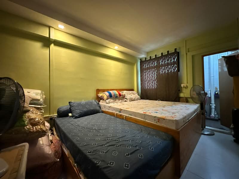 118 Lorong 1 Toa Payoh, 118 Lorong 1 Toa Payoh, 2 Bedrooms, 700 sqft, HDB Flat For Sale, by James Yeo, 500180170 - Bedroom - PropertyGuru.com.sg