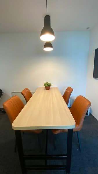 Pioneer Point, 5 Soon Lee Street, 958 sqft, Factory / Workshop (B2) For Rent, by William Sim Chen Hong 沈宸鋐, 500180178 - Dining Room - CommercialGuru.com.sg