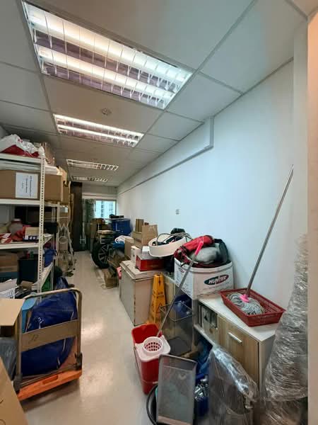Pioneer Point, 5 Soon Lee Street, 958 sqft, Factory / Workshop (B2) For Rent, by William Sim Chen Hong 沈宸鋐, 500180178 - Interior - CommercialGuru.com.sg