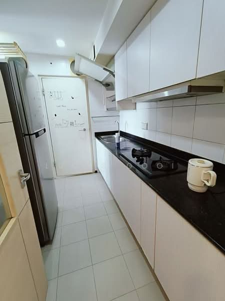 139A Lorong 1A Toa Payoh, 139A Lorong 1A Toa Payoh, 3 Bedrooms, 979 sqft, HDB Flat For Rent, by Lucas Gooi, 500180186 - Kitchen - PropertyGuru.com.sg