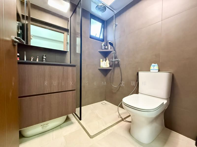 111B Alkaff Crescent, 111B Alkaff Crescent, 3 Bedrooms, 1,001 sqft, HDB Flat For Sale, by Ruix Sim 沈瑞祥, 500180187 - Common Bathroom - PropertyGuru.com.sg