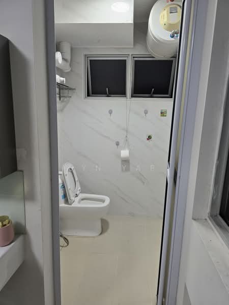 701 Yishun Avenue 5, 701 Yishun Avenue 5, Room Rental, 110 sqft, HDB Flat For Rent, by Lyn Yap, 500180192 - Bathroom - PropertyGuru.com.sg