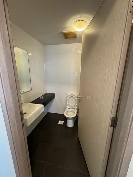Opal Suites, 1 Opal Crescent, 1 Bedroom, 398 sqft, Condominium For Sale, by Nick Xu, 500180202 - Bathroom - PropertyGuru.com.sg