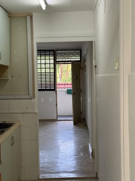 102 Commonwealth Crescent, 102 Commonwealth Crescent, 2 Bedrooms, 592 sqft, HDB Flat For Sale, by Daryl Tay, 500180206 - Kitchen to Hall - PropertyGuru.com.sg