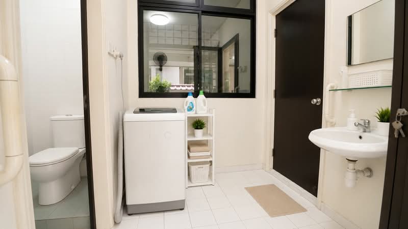 Bedok Ria, Bedok Ria Crescent, 4 Bedrooms, 2,000 sqft, Terraced House For Sale, by Nick Ong, 500180208 - Bathroom - PropertyGuru.com.sg