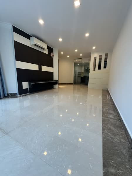 The Sierra, 80 Mount Sinai Drive, 2 Bedrooms, 1,076 sqft, Apartment For Sale, by Margaret Tan, 500180214 - Living Room - PropertyGuru.com.sg
