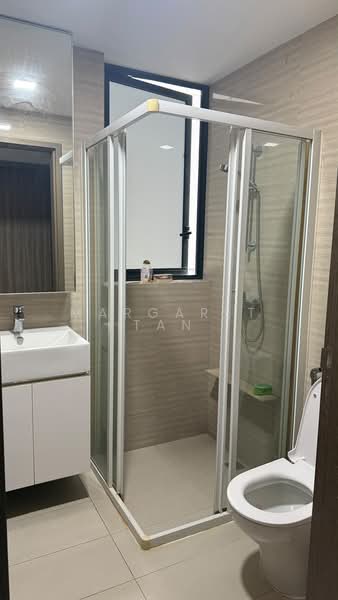 Sky Vue, Bishan Street 14, 3 Bedrooms, 1,141 sqft, Condominium For Rent, by Margaret Tan, 500180223 - Bathroom - PropertyGuru.com.sg