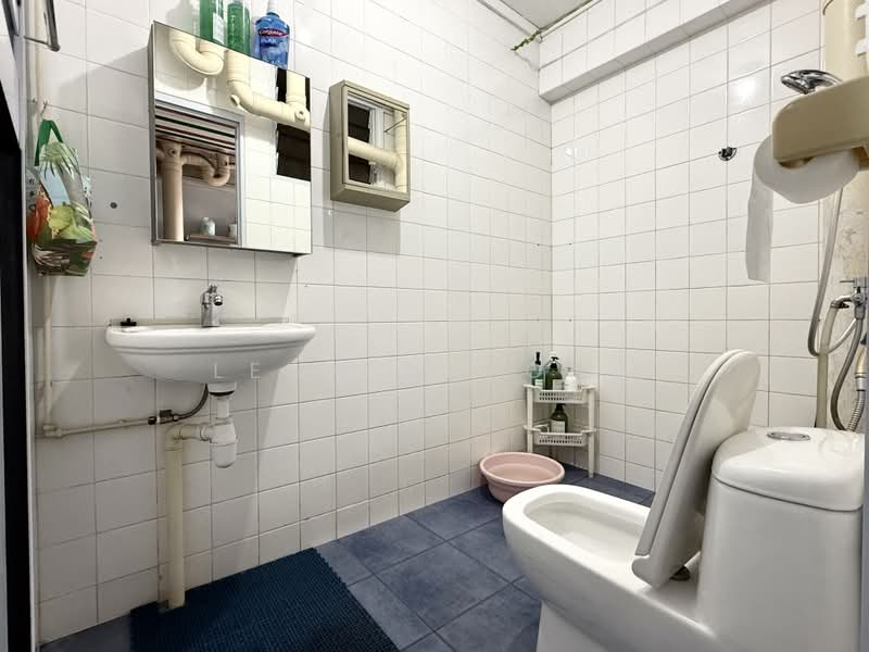 728 Woodlands Circle, 728 Woodlands Circle, Room Rental, 150 sqft, HDB Flat For Rent, by Lean Cheong, 500180229 - Bathroom - PropertyGuru.com.sg