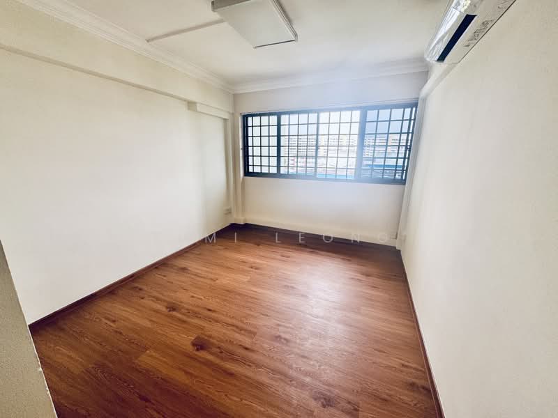 5 Room HDB Near Yishun MRT, , 3 Bedrooms, 1,302 sqft, HDB Flat For Sale, by Yumi Leong, 500180230 - Common Bed 1 - PropertyGuru.com.sg