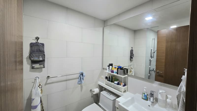 The Topiary, 11 Fernvale Lane, 3 Bedrooms, 915 sqft, Executive Condominium For Sale, by Francis Chin, 500180234 - Bathroom - PropertyGuru.com.sg