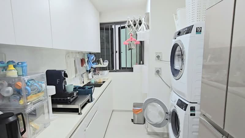 The Topiary, 11 Fernvale Lane, 3 Bedrooms, 915 sqft, Executive Condominium For Sale, by Francis Chin, 500180234 - Kitchen - PropertyGuru.com.sg