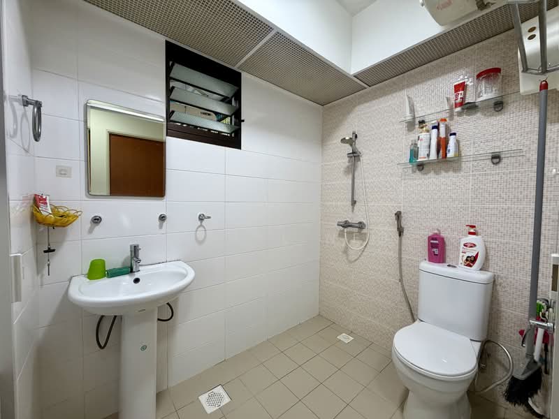818A Choa Chu Kang Avenue 1, 818A Choa Chu Kang Avenue 1, 3 Bedrooms, 990 sqft, HDB Flat For Rent, by Sheryl Neo, 500180242 - Bathroom - PropertyGuru.com.sg
