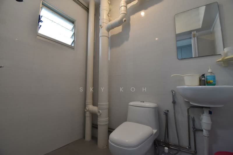 156 Rivervale Crescent, 156 Rivervale Crescent, 3 Bedrooms, 1,102 sqft, HDB Flat For Rent, by Sky Koh, 500180244 - Bathroom - PropertyGuru.com.sg