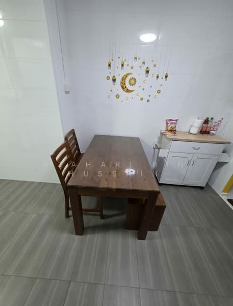 529 Hougang Avenue 6, 529 Hougang Avenue 6, Room Rental, 100 sqft, HDB Flat For Rent, by Azahari Bin Hussain, 500180252 - Dining Room - PropertyGuru.com.sg