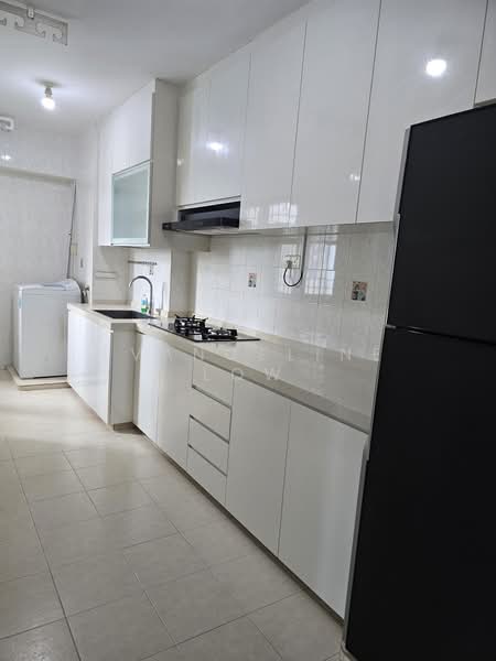 395 Bukit Batok West Avenue 5, 395 Bukit Batok West Avenue 5, 3 Bedrooms, 990 sqft, HDB Flat For Rent, by Evangeline Low, 500180263 - Kitchen - PropertyGuru.com.sg
