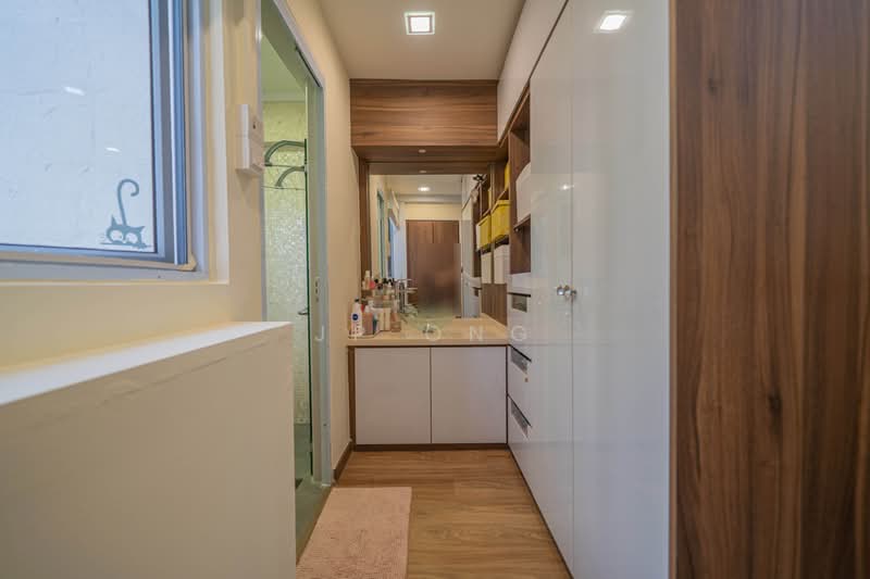 301 Clementi Avenue 4, 301 Clementi Avenue 4, 3 Bedrooms, 990 sqft, HDB Flat For Sale, by JP Ong, 500180268 - Bathroom - PropertyGuru.com.sg