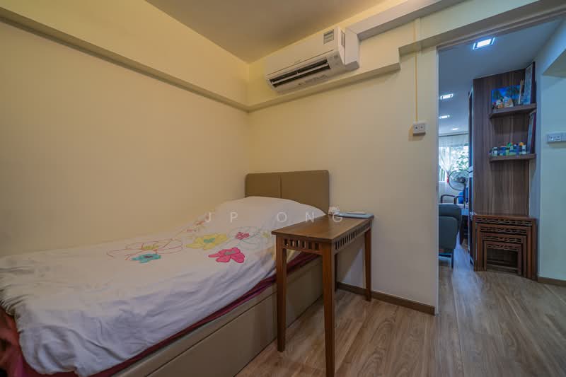 301 Clementi Avenue 4, 301 Clementi Avenue 4, 3 Bedrooms, 990 sqft, HDB Flat For Sale, by JP Ong, 500180268 - Bedroom - PropertyGuru.com.sg