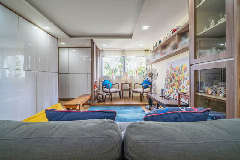 301 Clementi Avenue 4, 301 Clementi Avenue 4, 3 Bedrooms, 990 sqft, HDB Flat For Sale, by JP Ong, 500180268 - Living Room - PropertyGuru.com.sg