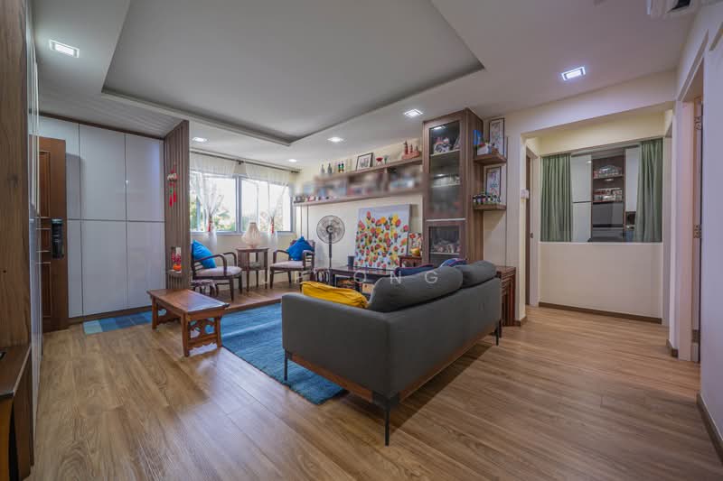 301 Clementi Avenue 4, 301 Clementi Avenue 4, 3 Bedrooms, 990 sqft, HDB Flat For Sale, by JP Ong, 500180268 - Living Room - PropertyGuru.com.sg