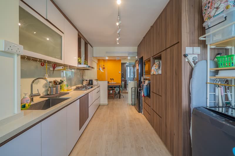 301 Clementi Avenue 4, 301 Clementi Avenue 4, 3 Bedrooms, 990 sqft, HDB Flat For Sale, by JP Ong, 500180268 - Kitchen - PropertyGuru.com.sg