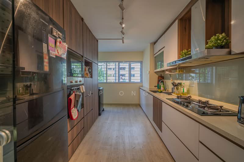 301 Clementi Avenue 4, 301 Clementi Avenue 4, 3 Bedrooms, 990 sqft, HDB Flat For Sale, by JP Ong, 500180268 - Kitchen - PropertyGuru.com.sg
