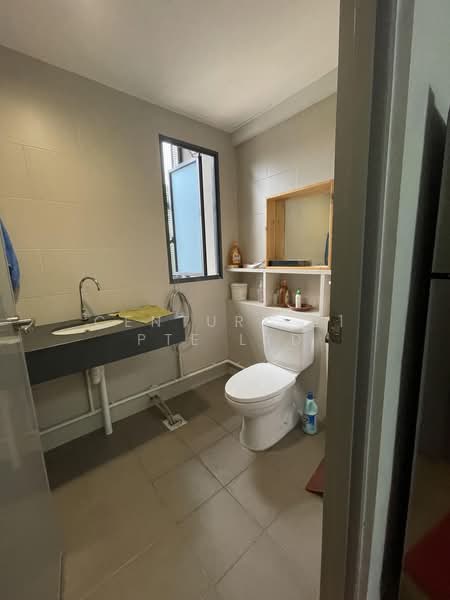 Zervex, 8 Ubi Road 2, 1,130 sqft, Light Industrial (B1) For Rent, by Philip See, 500180271 - Bathroom - CommercialGuru.com.sg