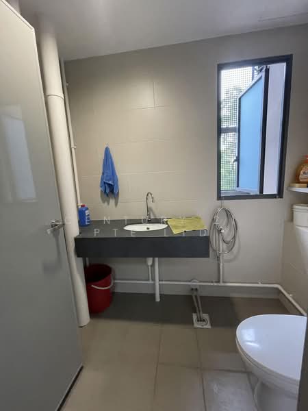 Zervex, 8 Ubi Road 2, 1,130 sqft, Light Industrial (B1) For Rent, by Philip See, 500180271 - Bathroom - CommercialGuru.com.sg