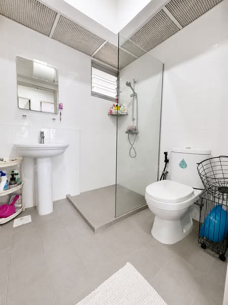 452A Sengkang West Way, 452A Sengkang West Way, 3 Bedrooms, 990 sqft, HDB Flat For Sale, by Sheikh Imran, 500180282 - Bathroom - PropertyGuru.com.sg