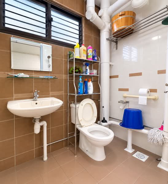 108 Woodlands Street 13, 108 Woodlands Street 13, 3 Bedrooms, 1,001 sqft, HDB Flat For Sale, by Lynette Tan, 500180284 - Bathroom - PropertyGuru.com.sg