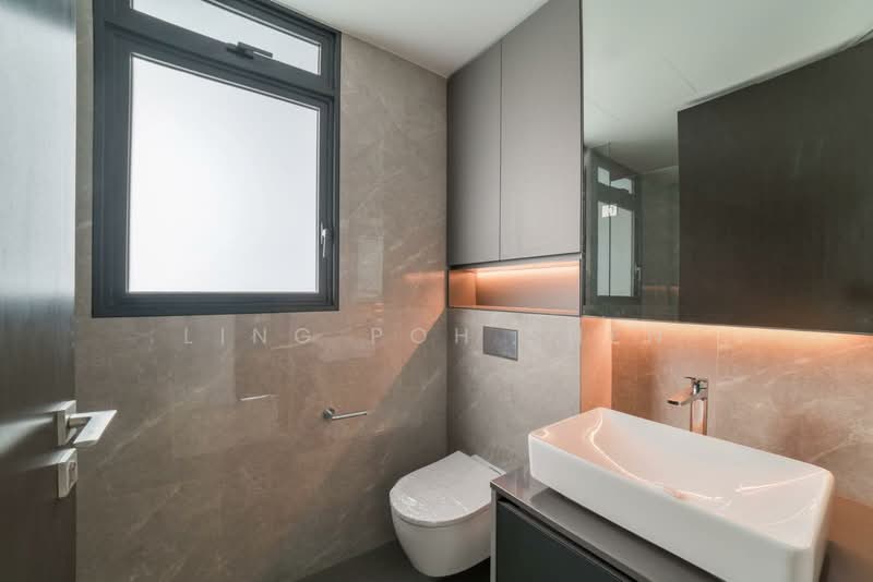 Freehold Gem, Best Prices Guaranteed! Mins to Mrt, , 2 Bedrooms, 764 sqft, Condominium For Sale, by Ling Poh Shen, 500180285 - Bathroom - PropertyGuru.com.sg