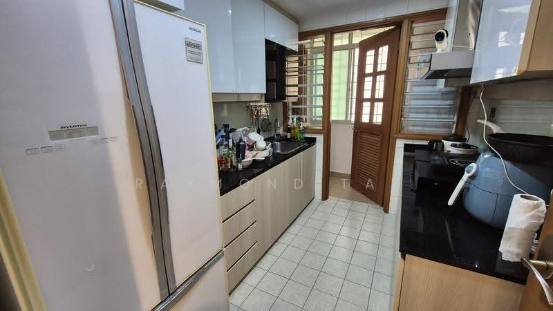 Queens, 10 Stirling Road, Alexandra / Commonwealth, Room Rental, 160 sqft, Condominium For Rent, by Raymond Tay, 500180286 - Kitchen - PropertyGuru.com.sg