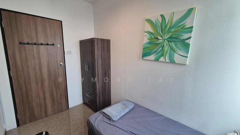 Queens, 10 Stirling Road, Alexandra / Commonwealth, Room Rental, 160 sqft, Condominium For Rent, by Raymond Tay, 500180286 - Bedroom - PropertyGuru.com.sg