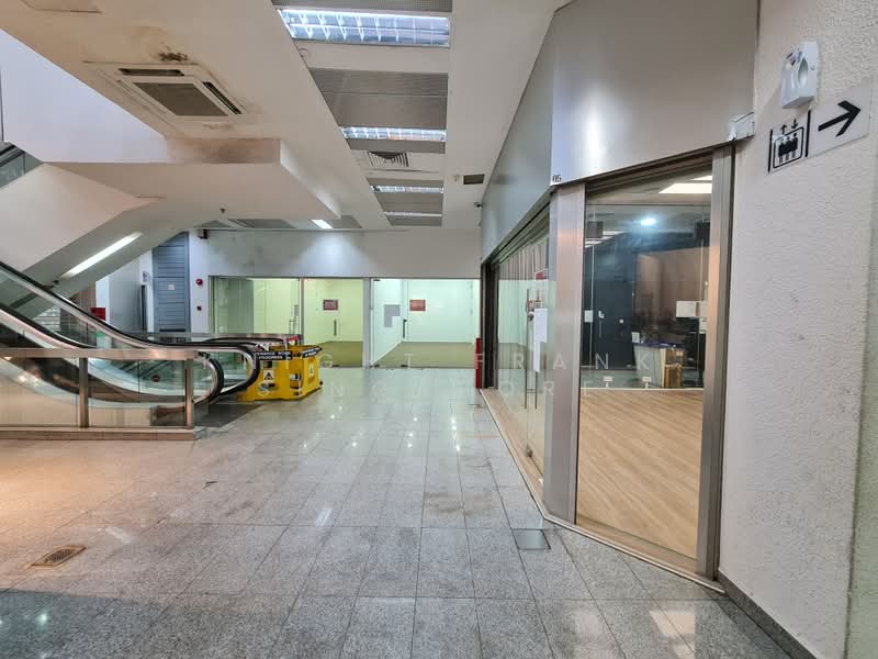 Midpoint Orchard, 220 Orchard Road, 337 sqft, Mall Shop For Sale, by SHARON, 500180298 - Corridor - CommercialGuru.com.sg