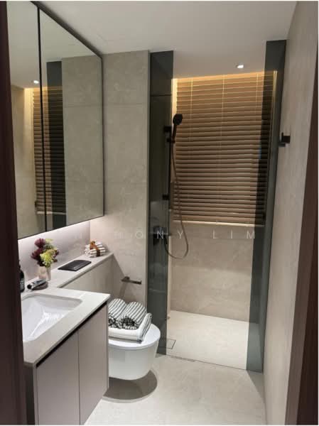 Dunearn House, 760 Dunearn Road, 4 Bedrooms, 1,378 sqft, Condominium For Sale, by Anthony Lim, 500180303 - Bathroom - PropertyGuru.com.sg