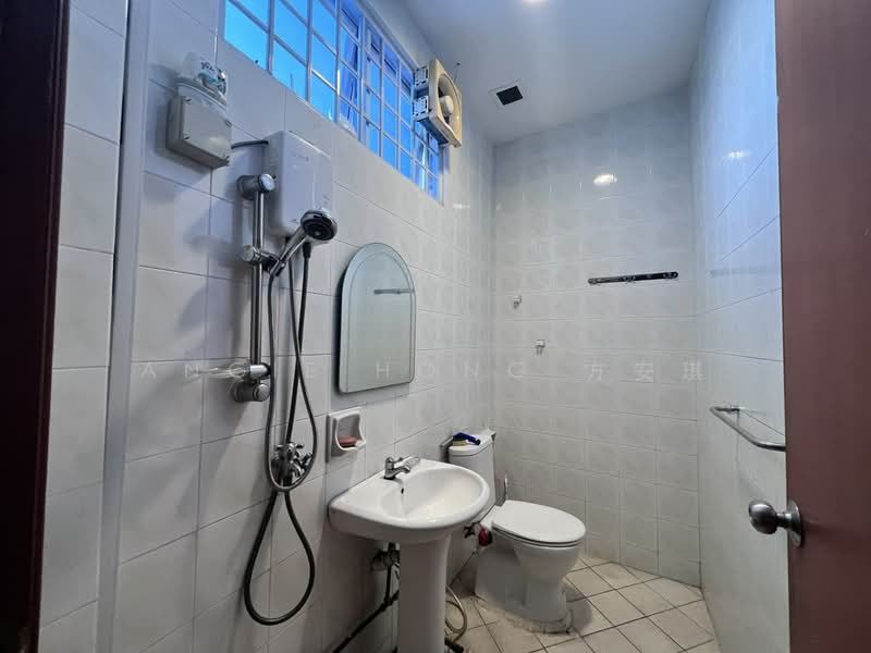 Farrer Park / Rangoon Road Retail Ground floor / F&B Approved, Rangoon road, 883 sqft, Shop / Shophouse For Rent, by Angie Hong 方安琪, 500180310 - Bathroom - CommercialGuru.com.sg