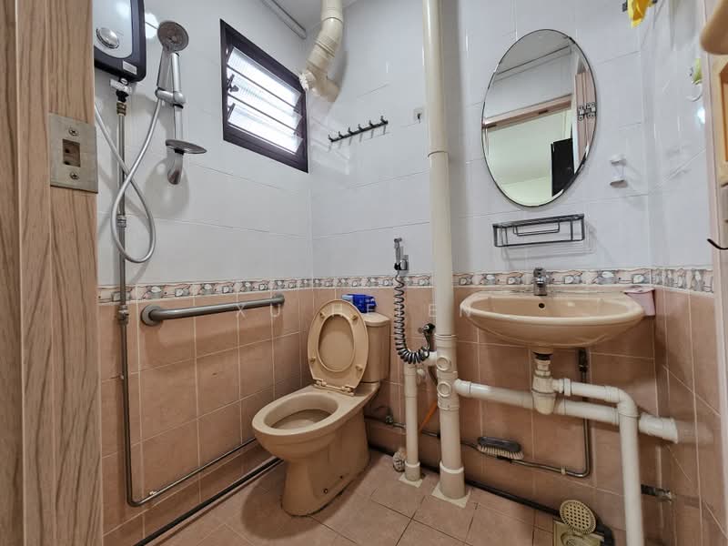 329 Clementi Avenue 2, 329 Clementi Avenue 2, Room Rental, 145 sqft, HDB Flat For Rent, by Xu Helen, 500180311 - Bathroom - PropertyGuru.com.sg