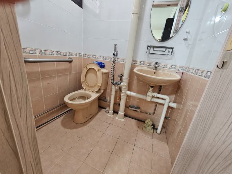 329 Clementi Avenue 2, 329 Clementi Avenue 2, Room Rental, 145 sqft, HDB Flat For Rent, by Xu Helen, 500180311 - Bathroom - PropertyGuru.com.sg