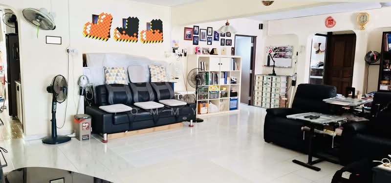 126 Tampines Street 11, 126 Tampines Street 11, Room Rental, 100 sqft, HDB Flat For Rent, by Tommy Lau, 500180313 - Living Room - PropertyGuru.com.sg