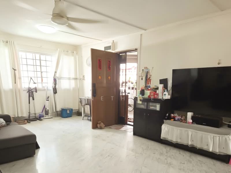 812 Tampines Avenue 4, 812 Tampines Avenue 4, 3 Bedrooms, 990 sqft, HDB Flat For Sale, by Kenneth Yeo, 500180315 - Living Room - PropertyGuru.com.sg