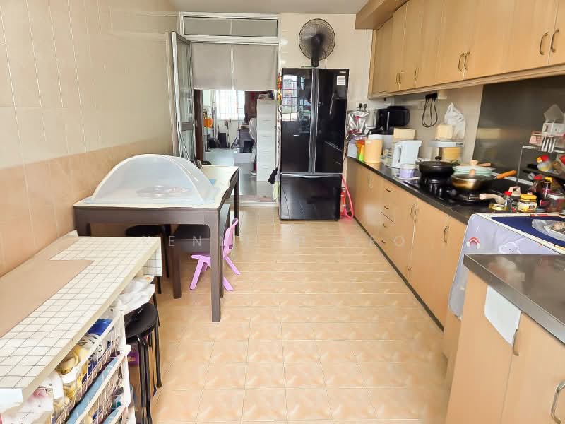 812 Tampines Avenue 4, 812 Tampines Avenue 4, 3 Bedrooms, 990 sqft, HDB Flat For Sale, by Kenneth Yeo, 500180315 - Kitchen - PropertyGuru.com.sg