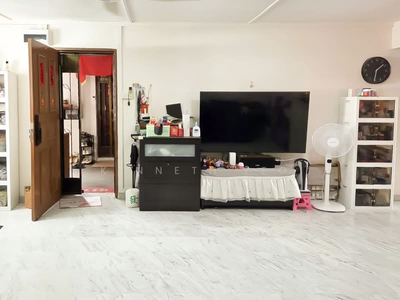 812 Tampines Avenue 4, 812 Tampines Avenue 4, 3 Bedrooms, 990 sqft, HDB Flat For Sale, by Kenneth Yeo, 500180315 - Living Room - PropertyGuru.com.sg