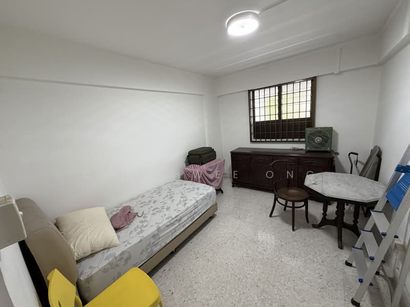 329 Clementi Avenue 2, 329 Clementi Avenue 2, 2 Bedrooms, 721 sqft, HDB Flat For Sale, by Chin Hwee ONG, 500180318 - Bedroom - PropertyGuru.com.sg