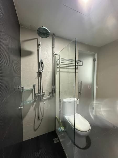 Parc Oasis, 35 Jurong East Avenue 1, Room Rental, 120 sqft, Condominium For Rent, by Kaylene Chua, 500180332 - Bathroom - PropertyGuru.com.sg