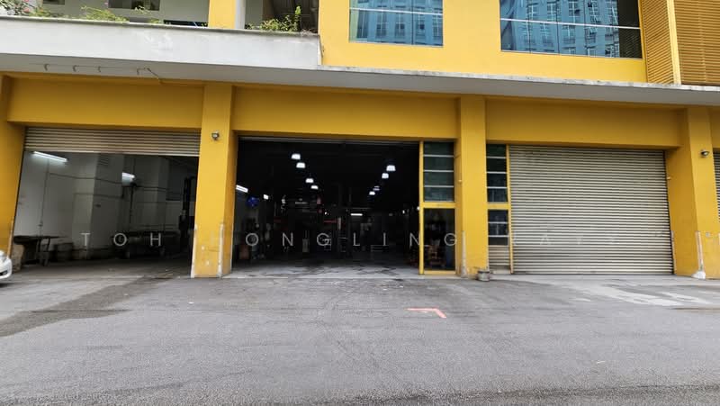 Garage for takeover I Full equip I With Stock & Car I Low rent, Bt batok, 1,700 sqft, Factory / Workshop (B2) For Rent, by Toh HongLing Rayy, 500180335 - Exterior - CommercialGuru.com.sg
