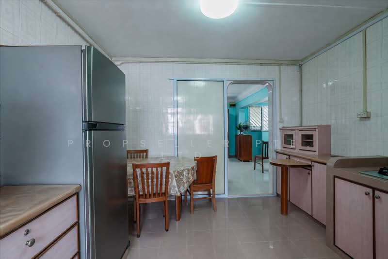 835 Jurong West Street 81, 835 Jurong West Street 81, 3 Bedrooms, 1,119 sqft, HDB Flat For Sale, by ADNIX LIU, 500180347 - Kitchen - PropertyGuru.com.sg