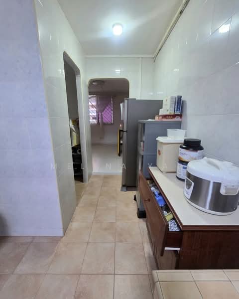 327 Serangoon Avenue 3, 327 Serangoon Avenue 3, 3 Bedrooms, 904 sqft, HDB Flat For Sale, by Melina Yap, 500180348 - Kitchen - PropertyGuru.com.sg