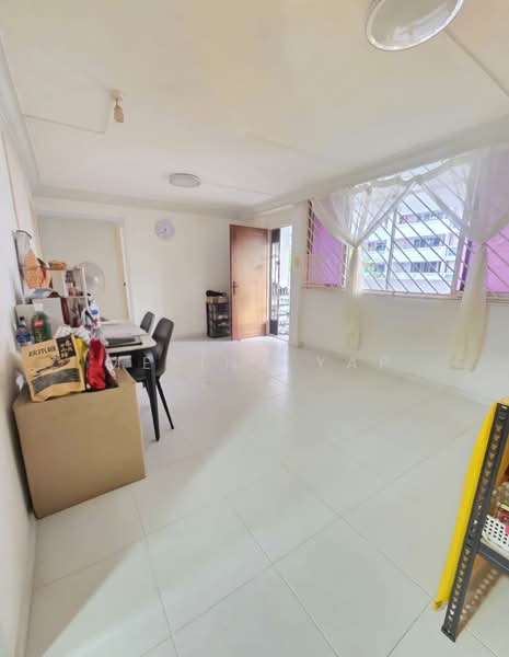 327 Serangoon Avenue 3, 327 Serangoon Avenue 3, 3 Bedrooms, 904 sqft, HDB Flat For Sale, by Melina Yap, 500180348 - Living Room - PropertyGuru.com.sg